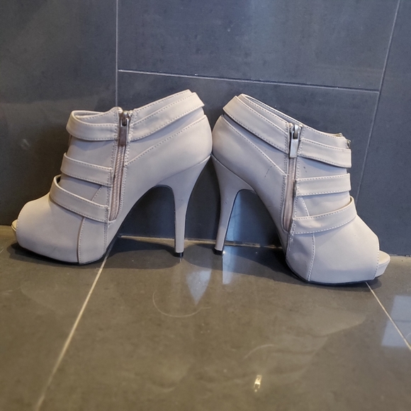 Peep toe ankle boots - Picture 4 of 7